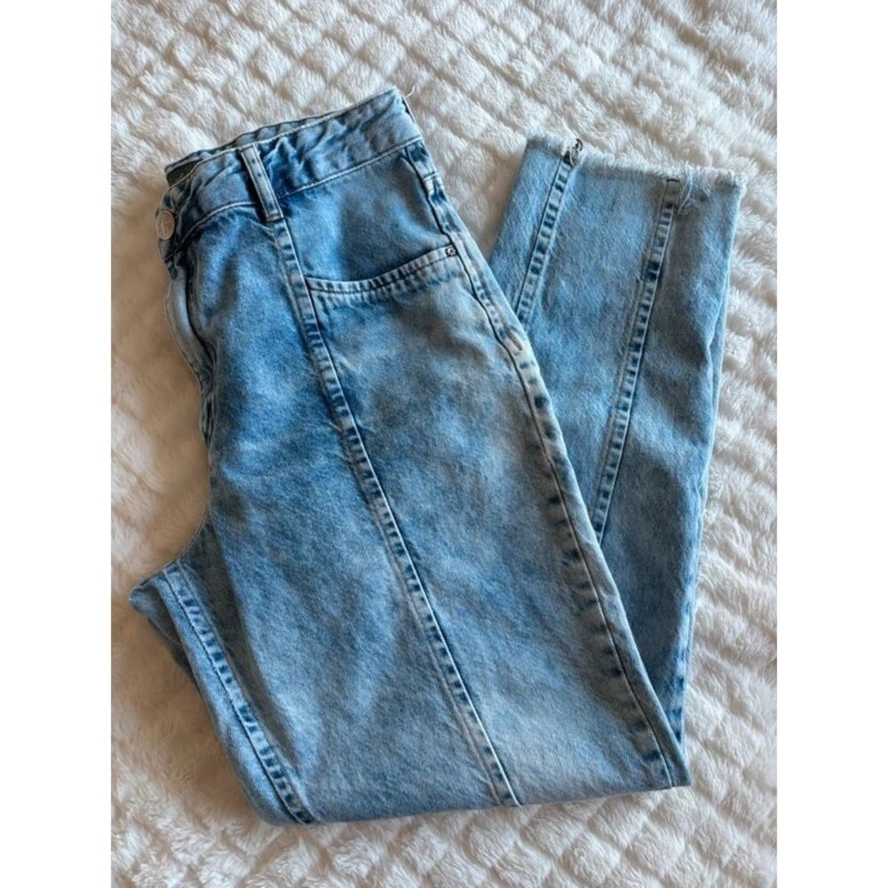 Ungli's Light Wash Mom Jeans Size 6-8